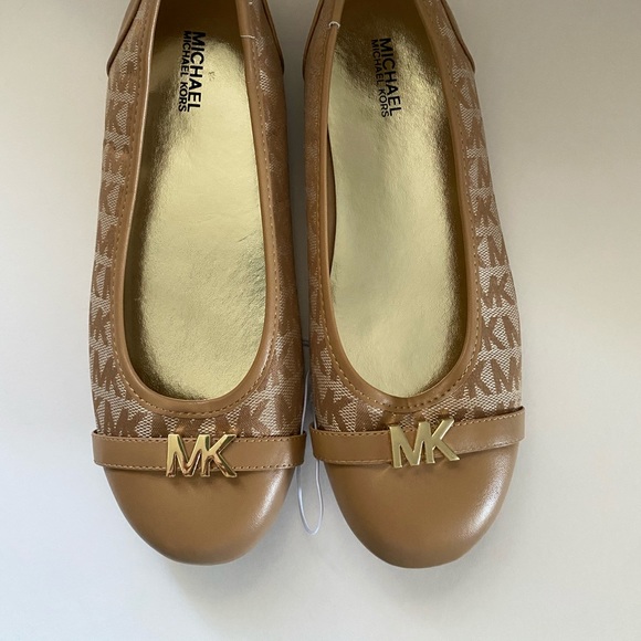 NWOT Michael Kors Monogram Flats - Picture 2 of 5